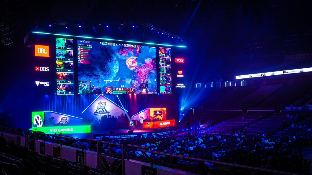 Esports and Entertainment: The Blurring Lines Between Gaming and Showbiz